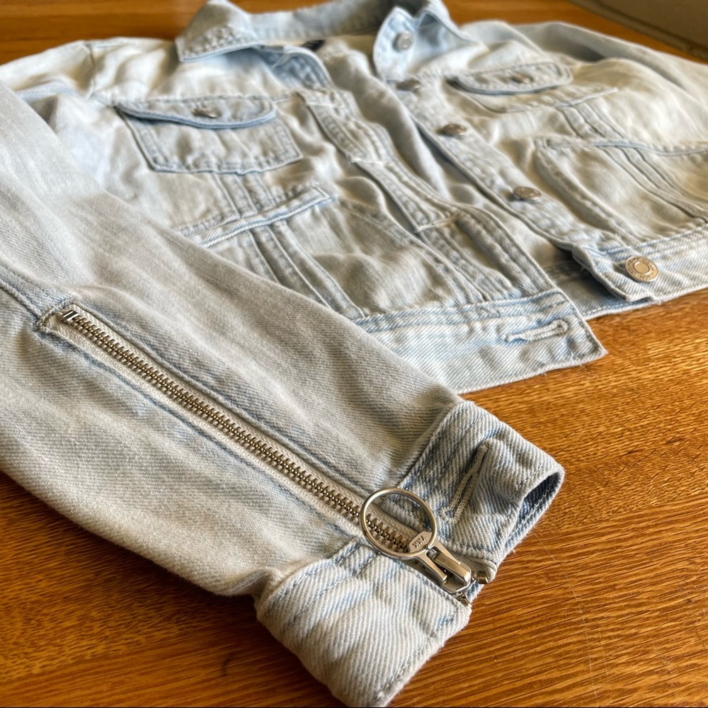 Gap Denim Jean Jacket,  Zip-up sleeves. S